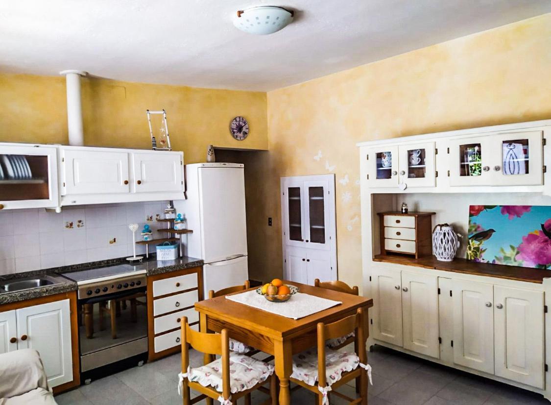Casa Maddalenina Con Giardino, Vicino Al Mare! Appartement La Maddalena  Buitenkant foto