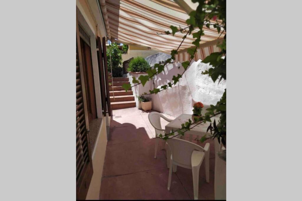 Casa Maddalenina Con Giardino, Vicino Al Mare! Appartement La Maddalena  Buitenkant foto