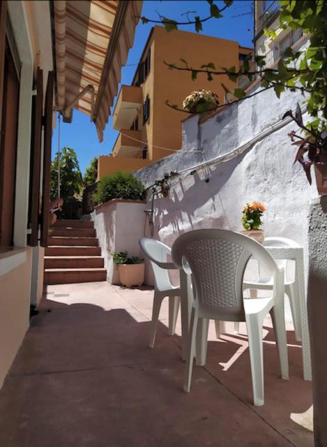 Casa Maddalenina Con Giardino, Vicino Al Mare! Appartement La Maddalena  Buitenkant foto